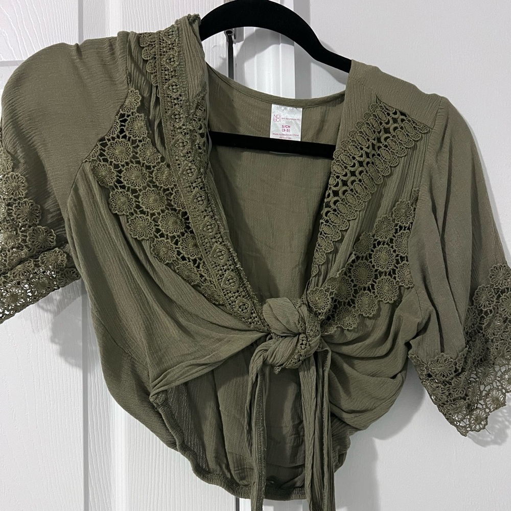 Green no boundaries top.